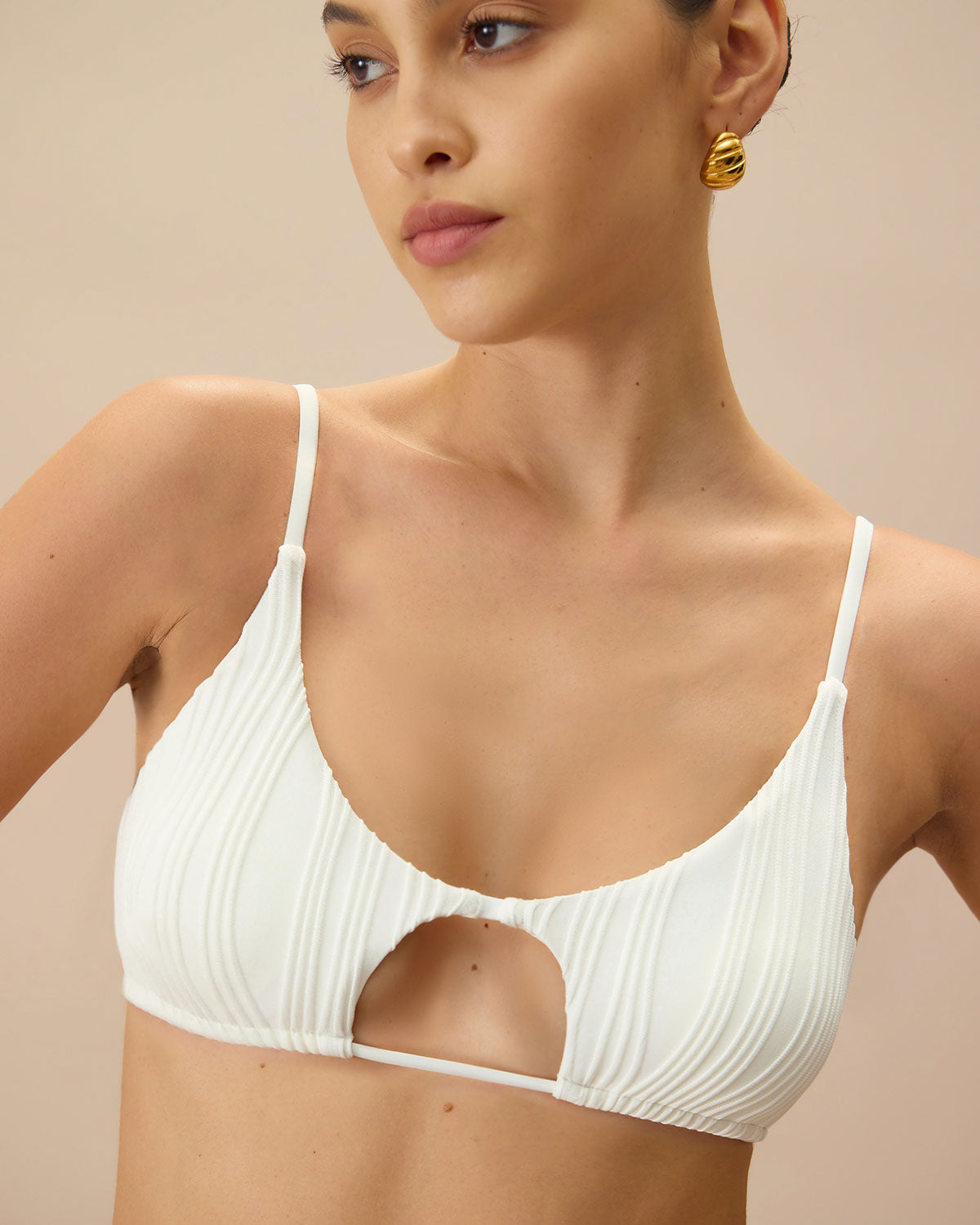 Beyaz Su Dalgası Kesimli Bikini Üstü