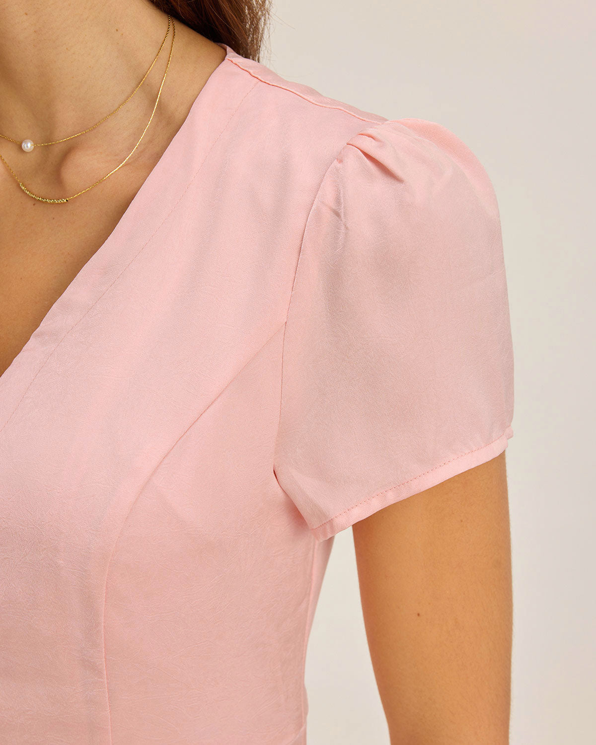 Pembe V Yaka Düğmeli Mini Elbise