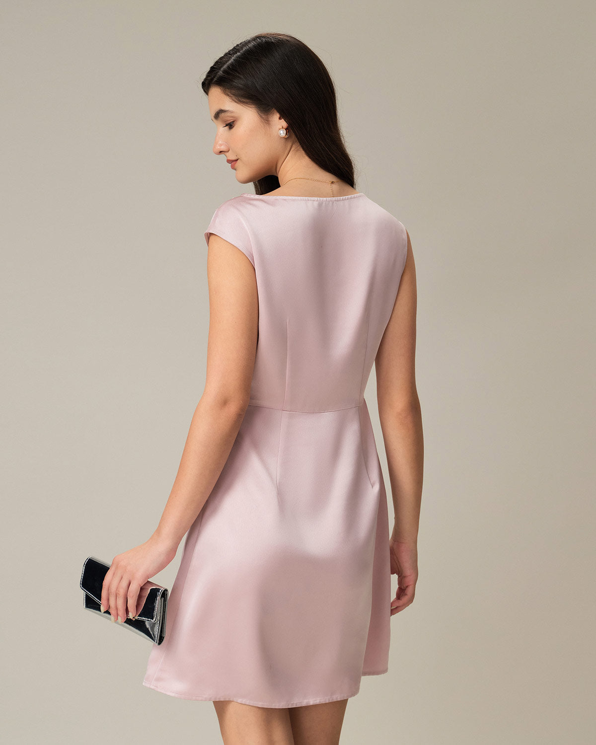 Pembe Tekne Yaka Saten Mini Elbise
