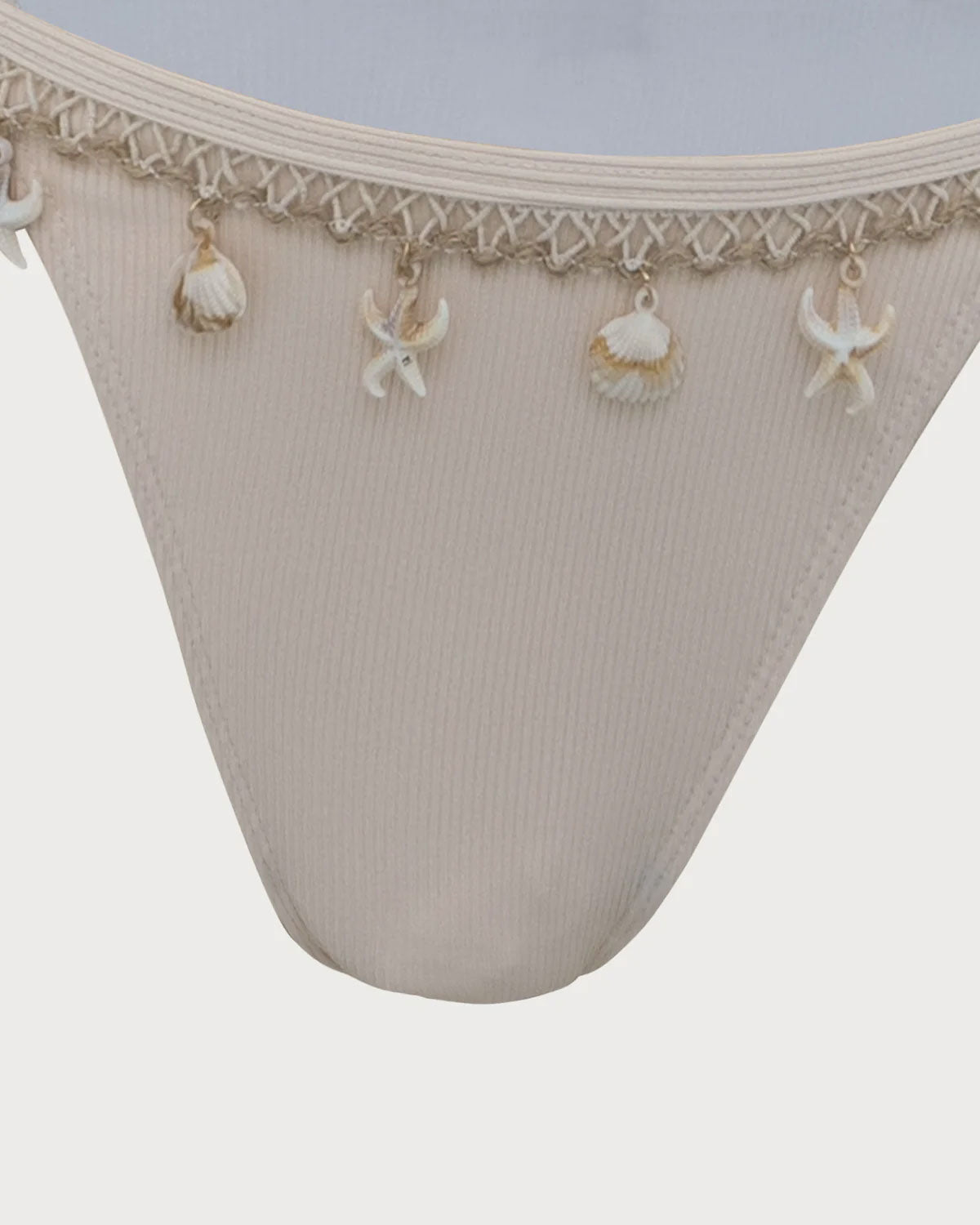 Beyaz Kabuklu Süslemeli Bikini Takımı
