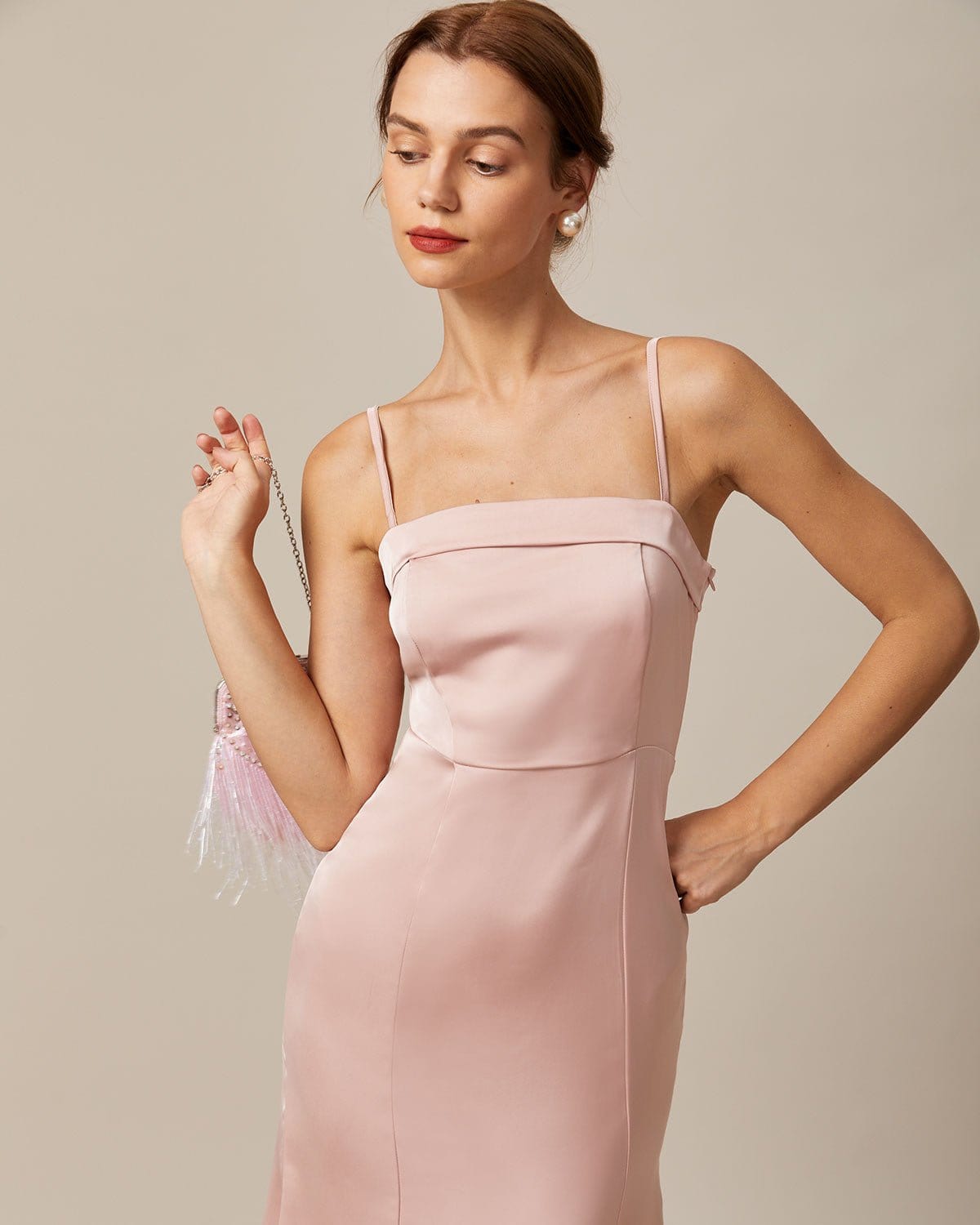 Pembe Vücuda Oturan Saten Askılı Midi Elbise